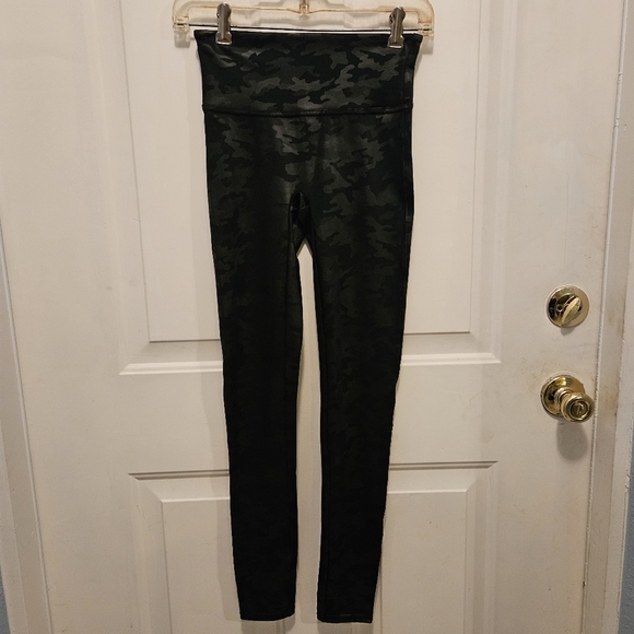 SPANX Pants - SPANX Slim Camo Faux Leather 20185R Leggings Pants Size S Black